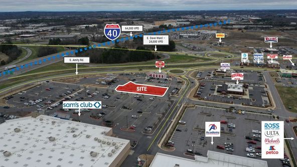 Outparcel - Lewis Crossing Shopping Center: 1200 S Amity Rd, Conway, AR 72032